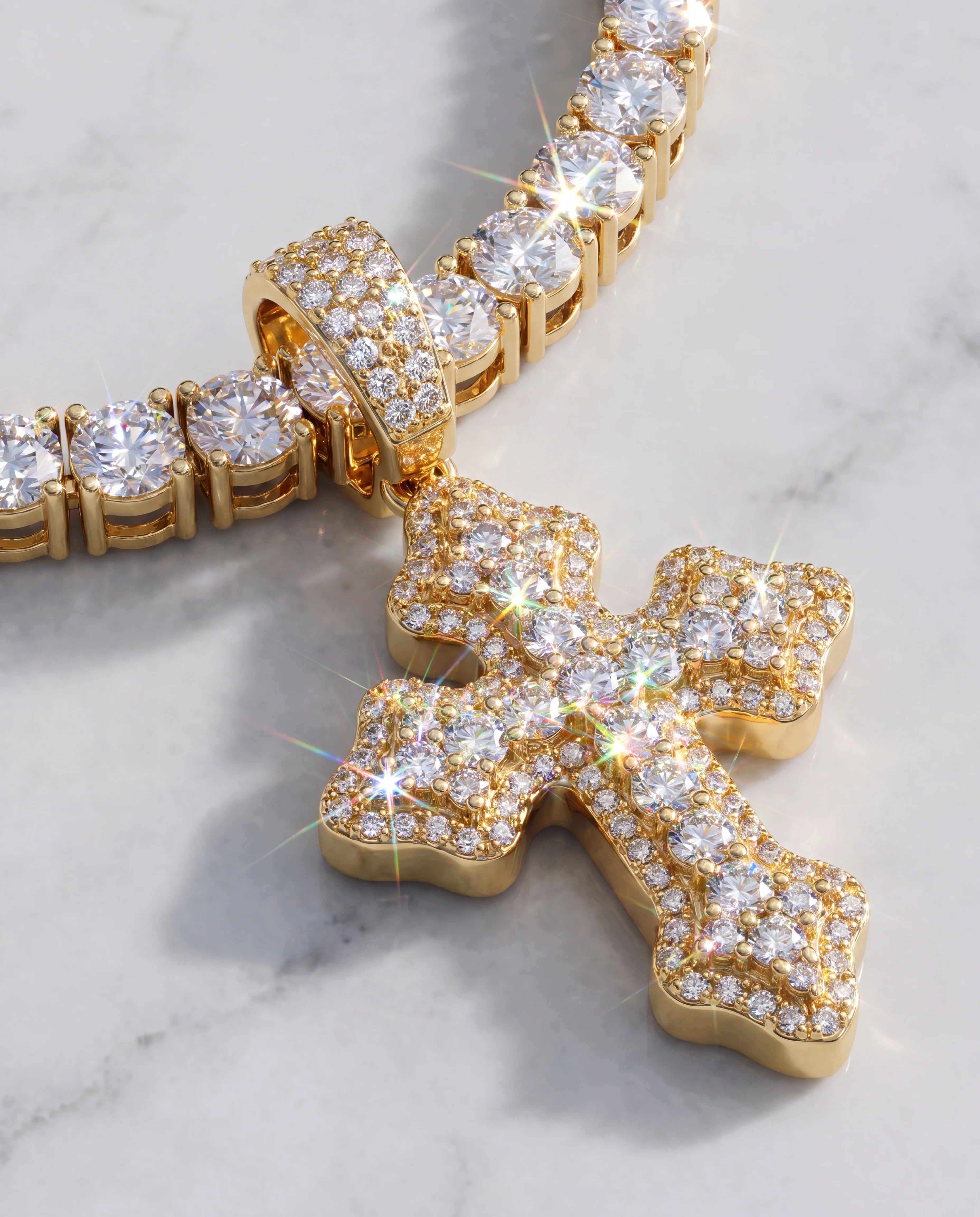 CLUSTERED MICRO CROSS PENDANT - 18K GOLD