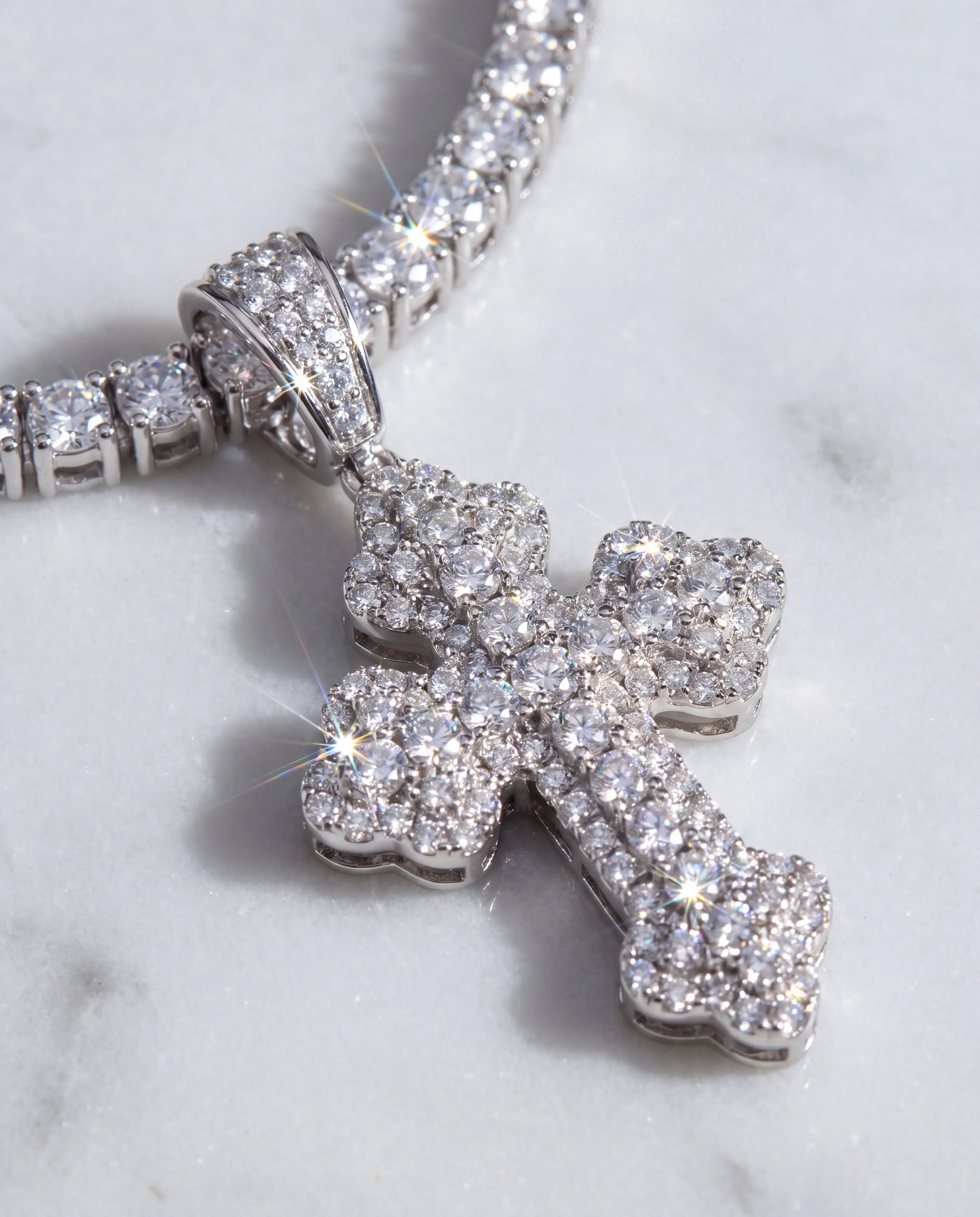CLUSTERED MICRO CROSS PENDANT - WHITE GOLD