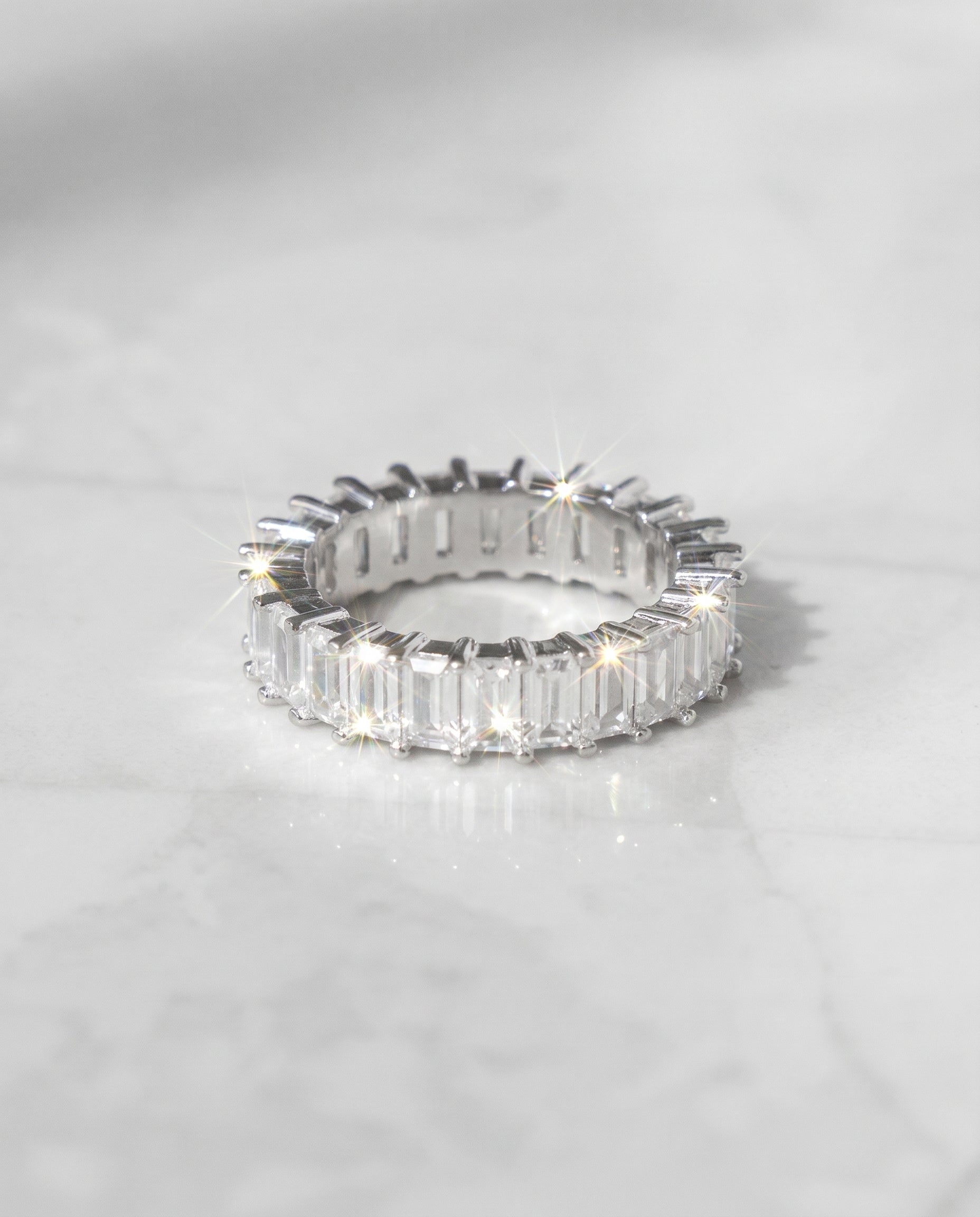 BAGUETTE ETERNITY RING - WHITE GOLD