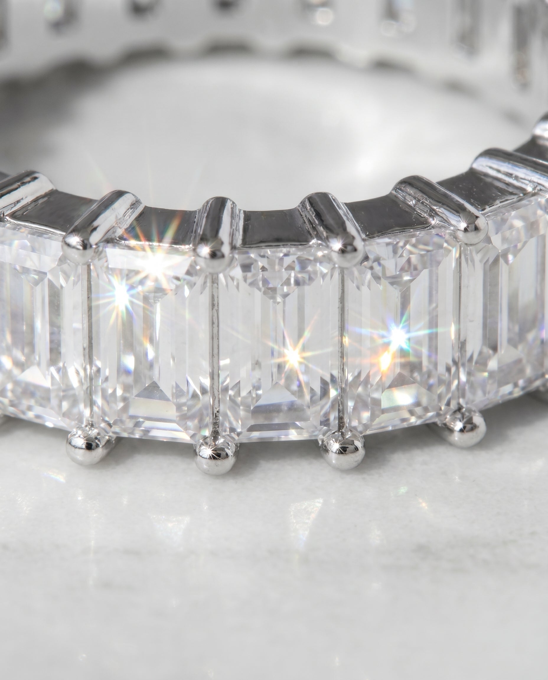 BAGUETTE ETERNITY RING - WHITE GOLD