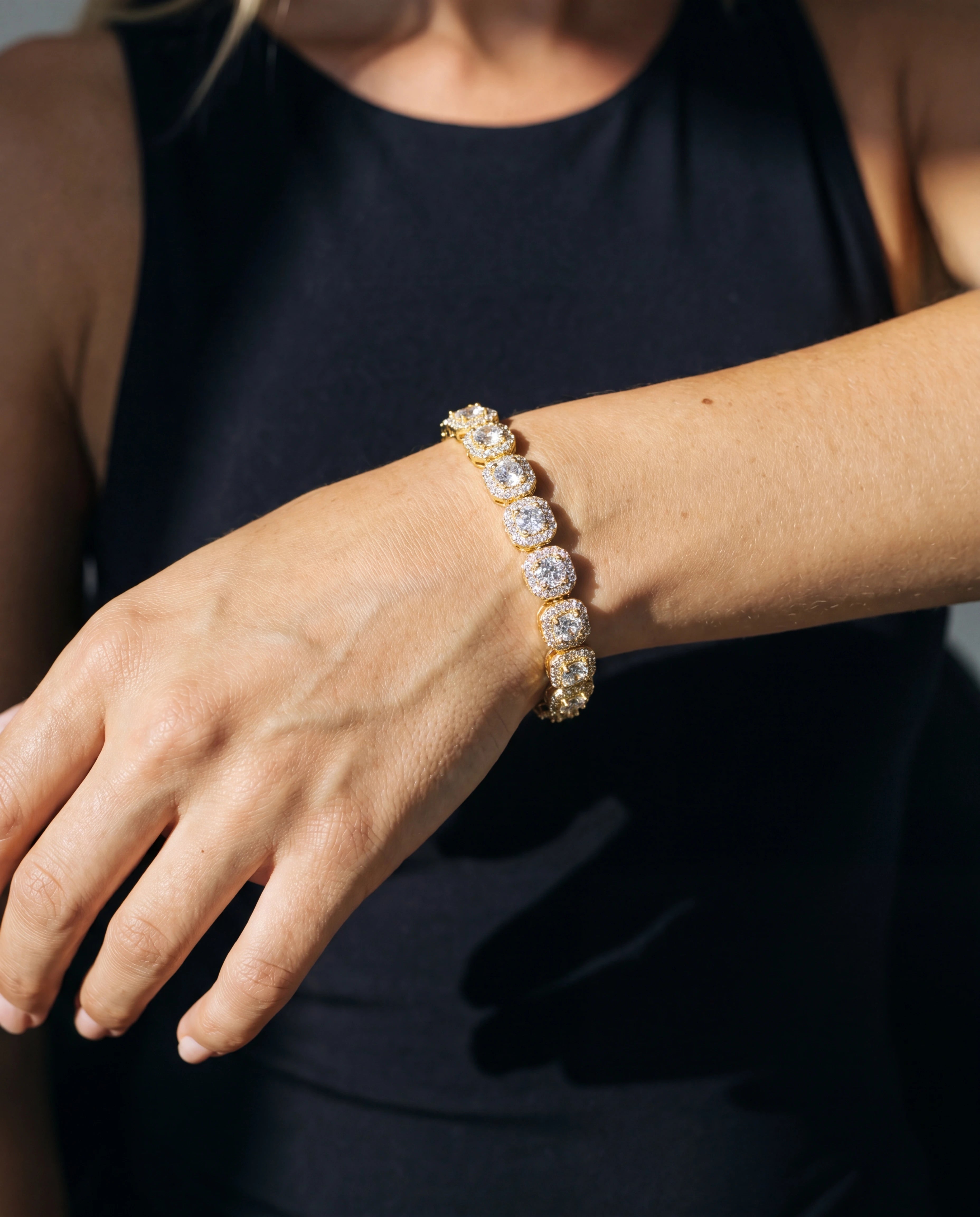 10MM CLUSTERED TENNIS BRACELET - 18K GOLD